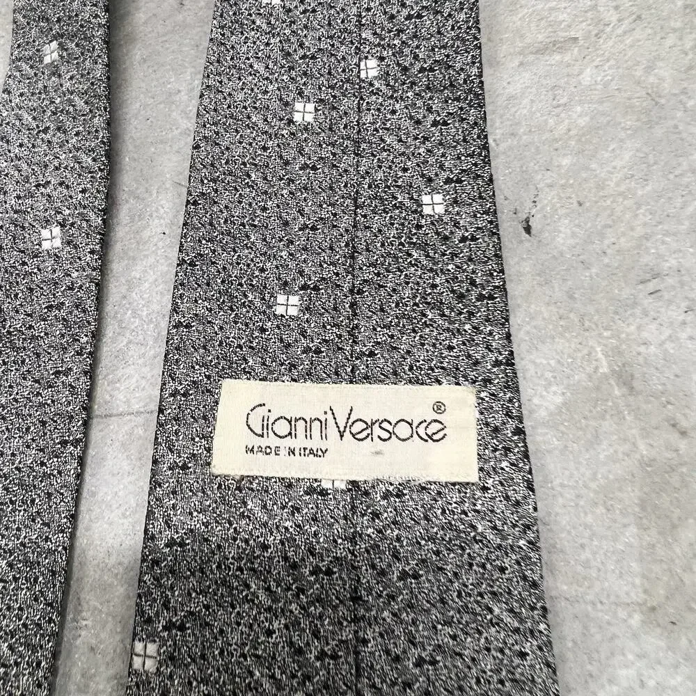 Vintage GIANNI VERSACE logo PLASTRON ASCOT Made in Italy silk tie
